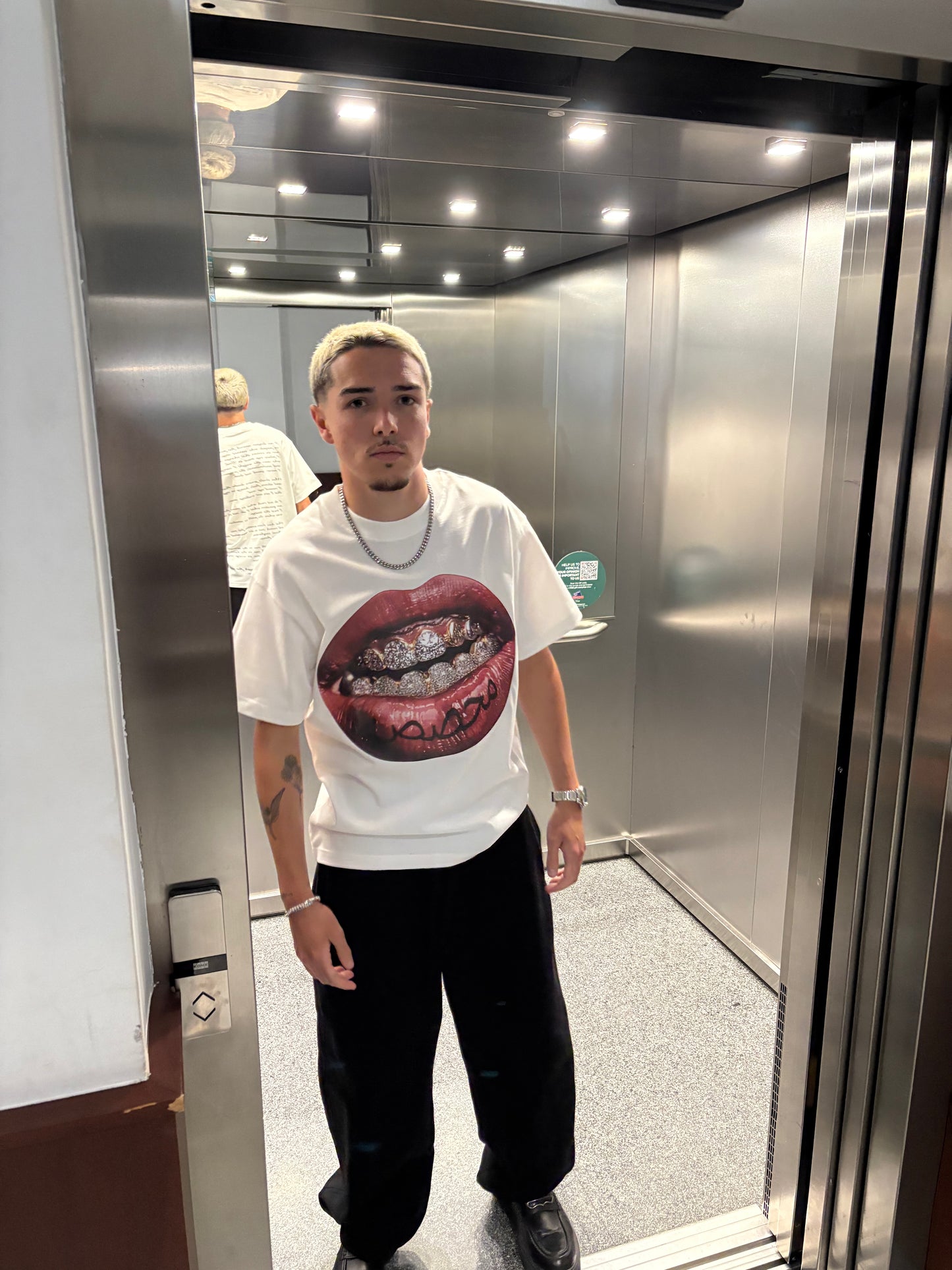 CAMISETA LIPS GRILLZ