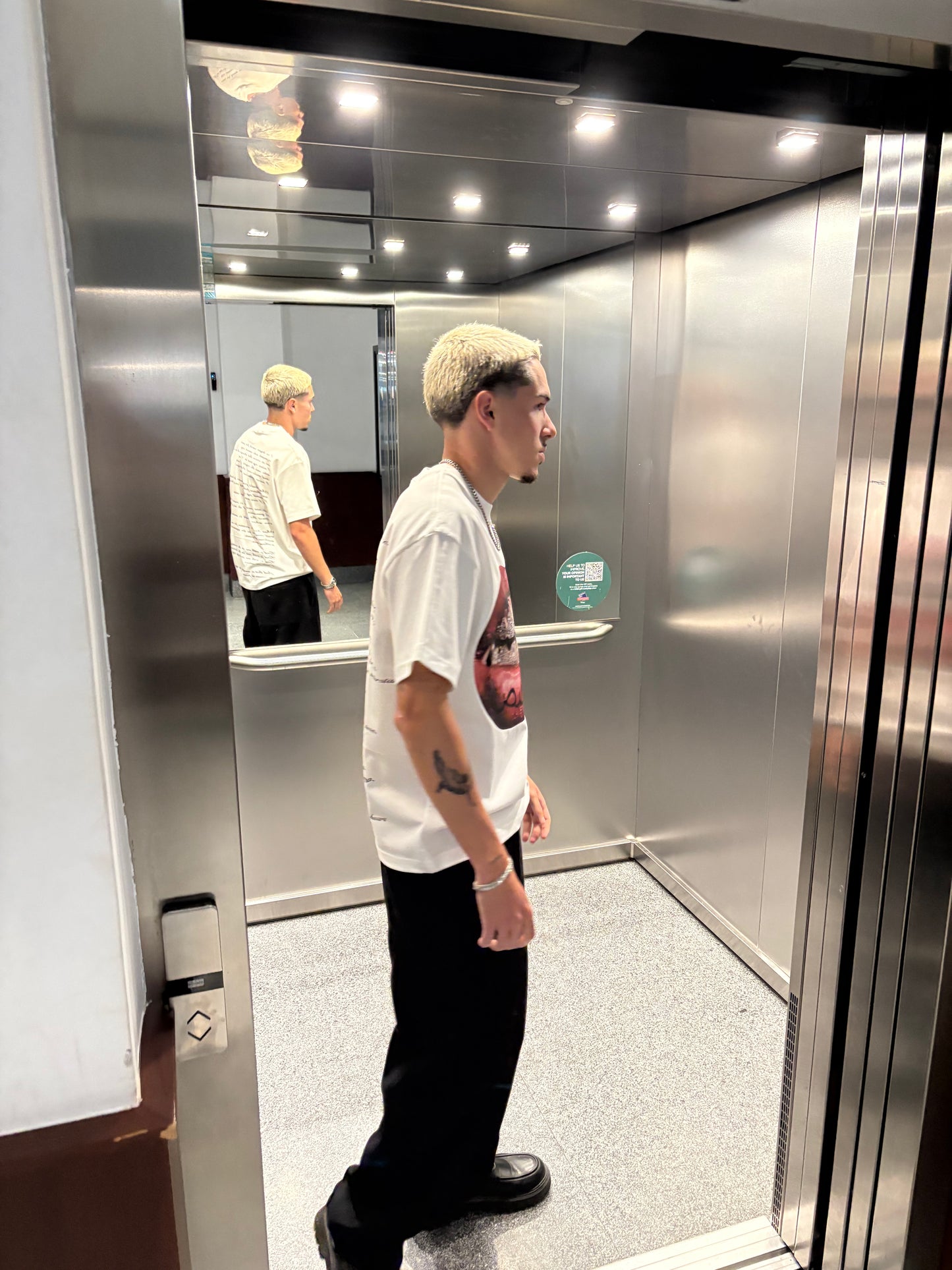 CAMISETA LIPS GRILLZ