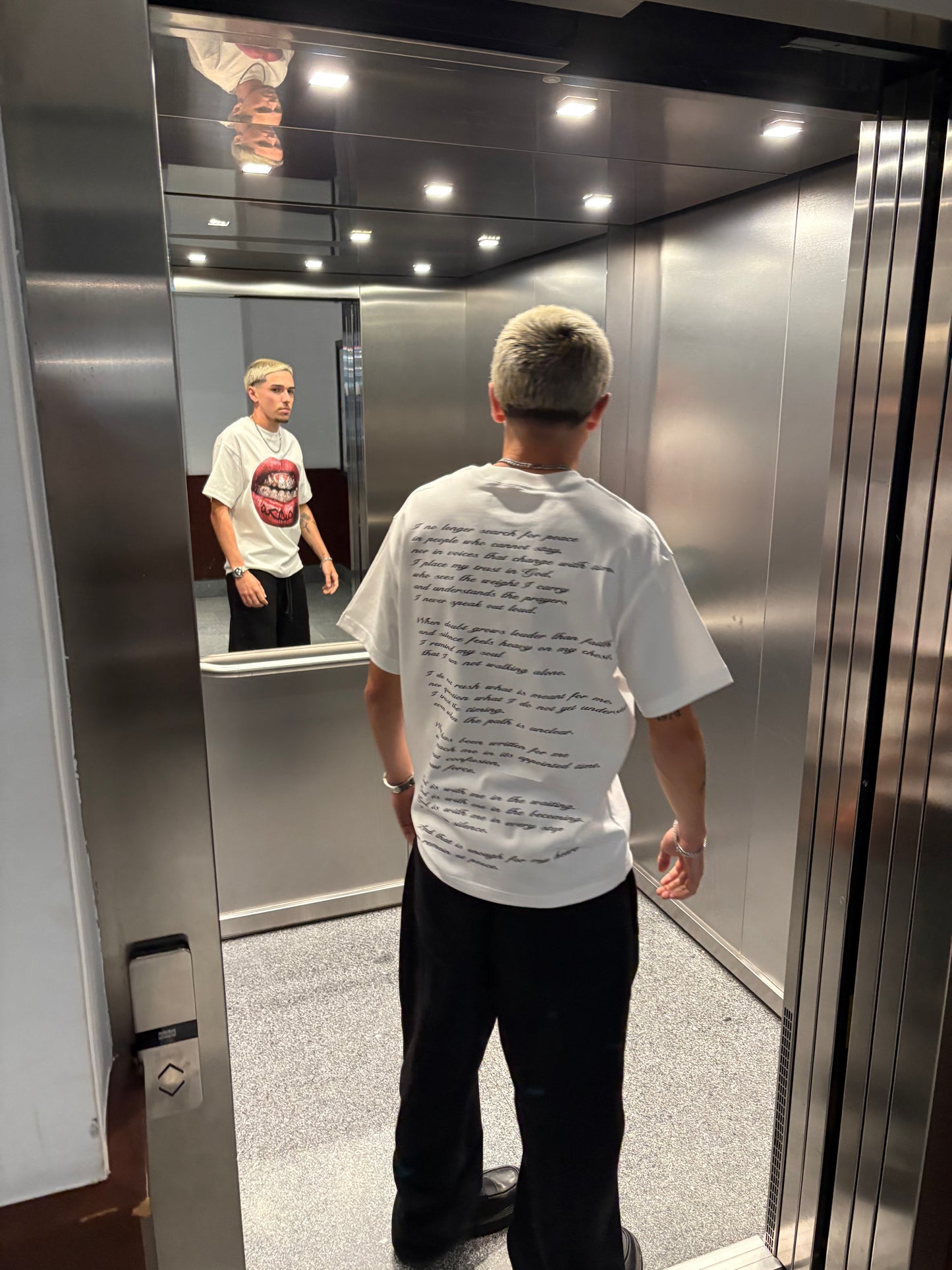 CAMISETA LIPS GRILLZ